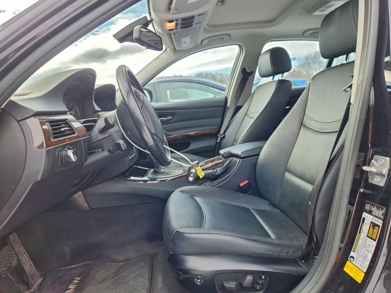 2011 BMW 328 XI photo 25