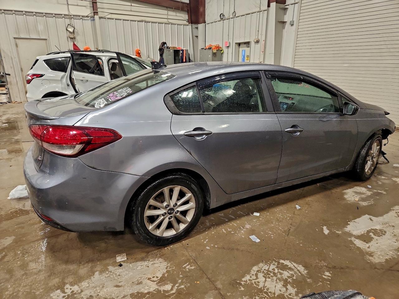 2017 KIA FORTE LX photo 3