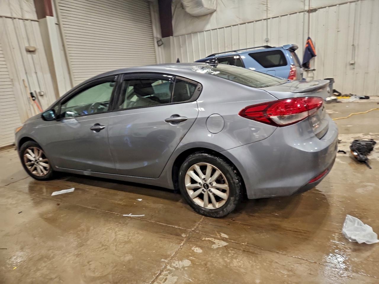 2017 KIA FORTE LX photo 2