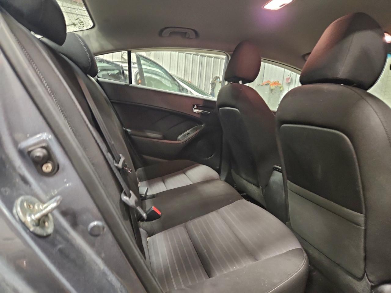 2017 KIA FORTE LX photo 10