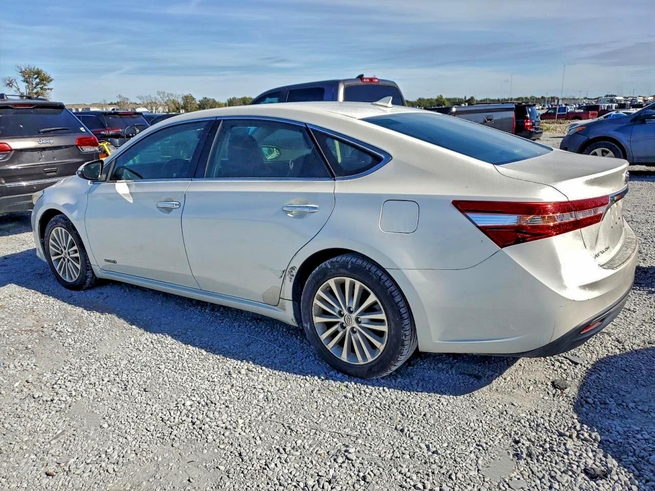 2013 TOYOTA AVALON HYBRID photo 2