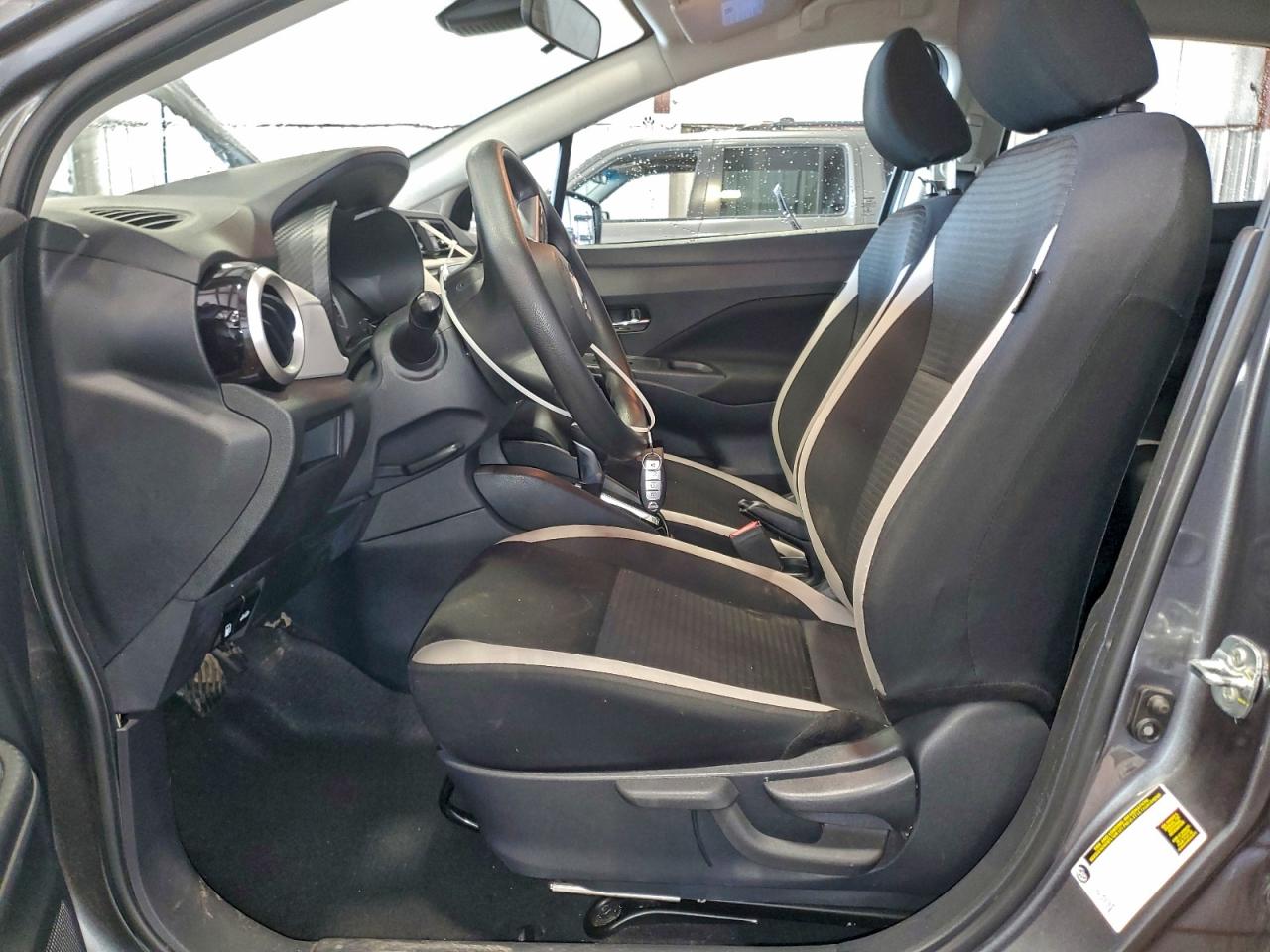 2021 NISSAN VERSA SV photo 13