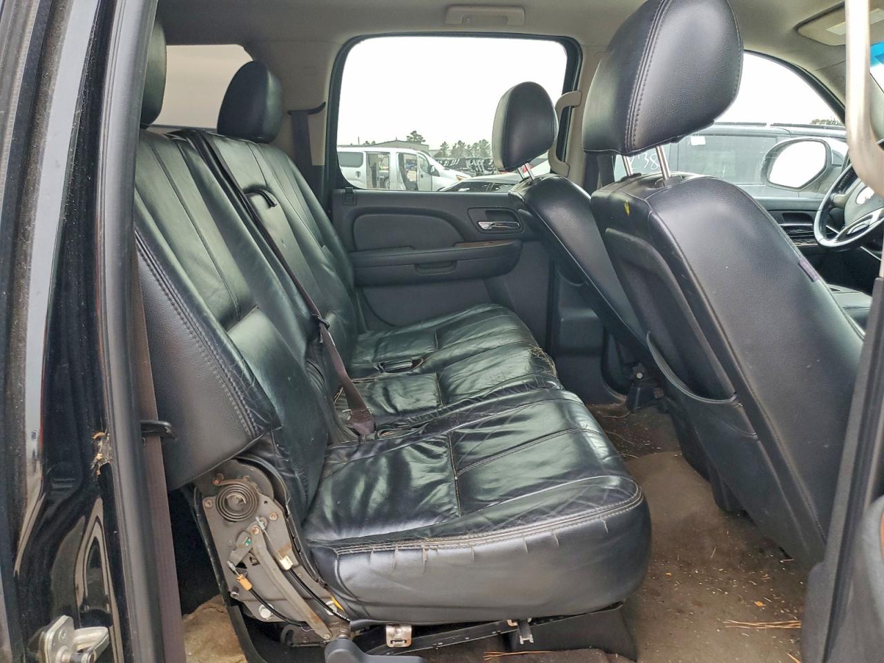 2011 GMC YUKON XL C1500 SLE photo 11