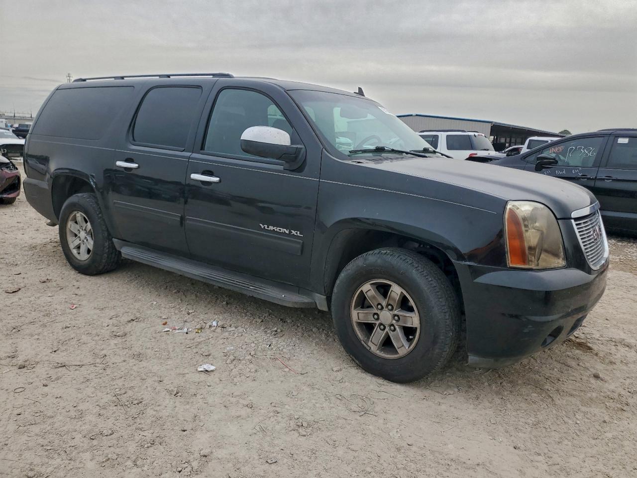 2011 GMC YUKON XL C1500 SLE photo 4