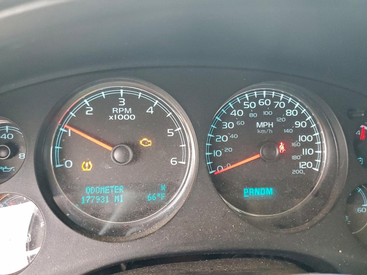 2011 GMC YUKON XL C1500 SLE photo 9