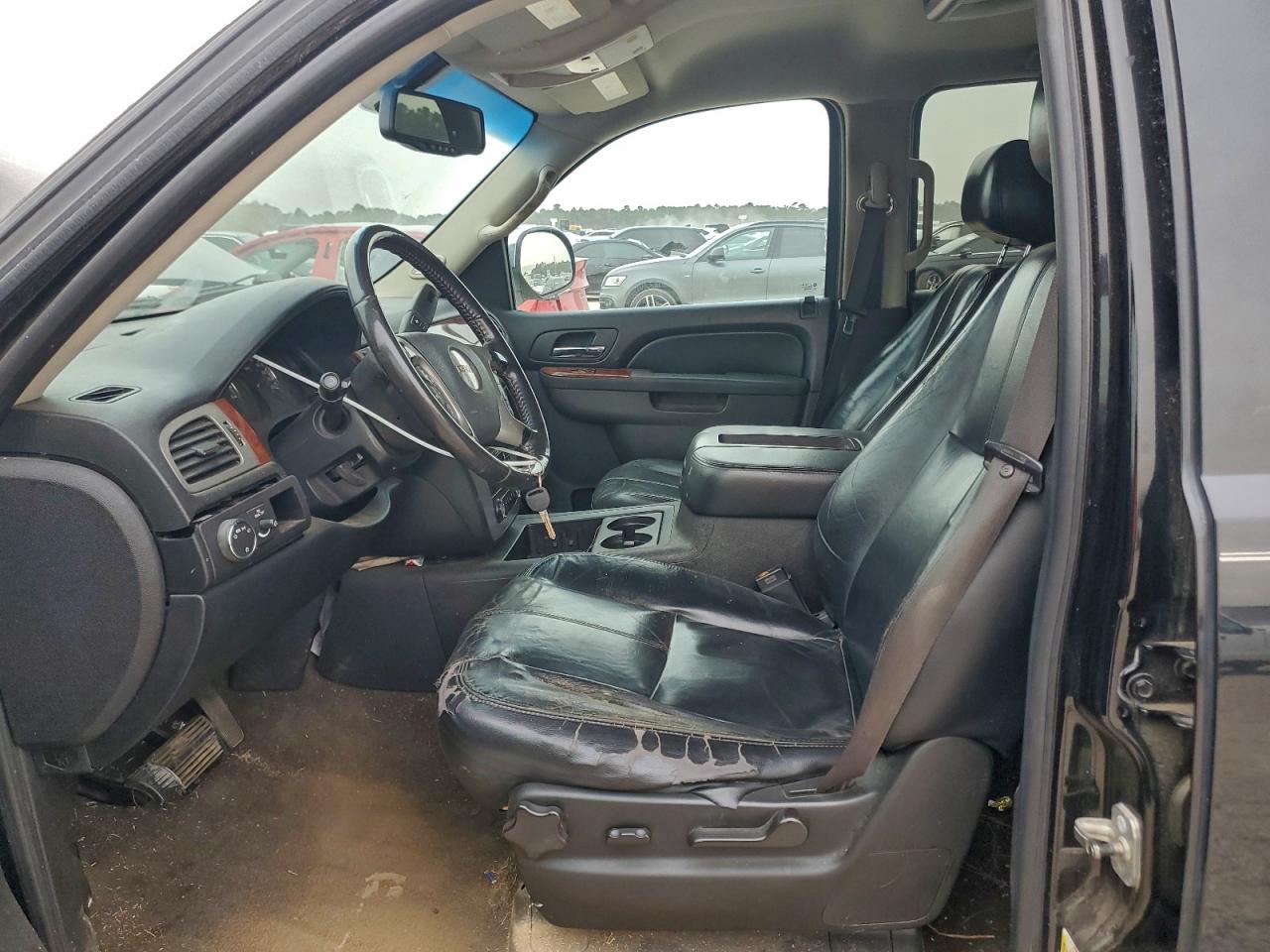 2011 GMC YUKON XL C1500 SLE photo 7