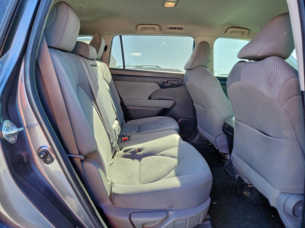 2022 TOYOTA HIGHLANDER L photo 11
