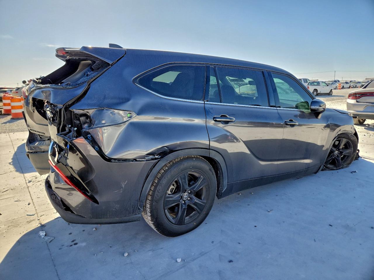 2022 TOYOTA HIGHLANDER L photo 3