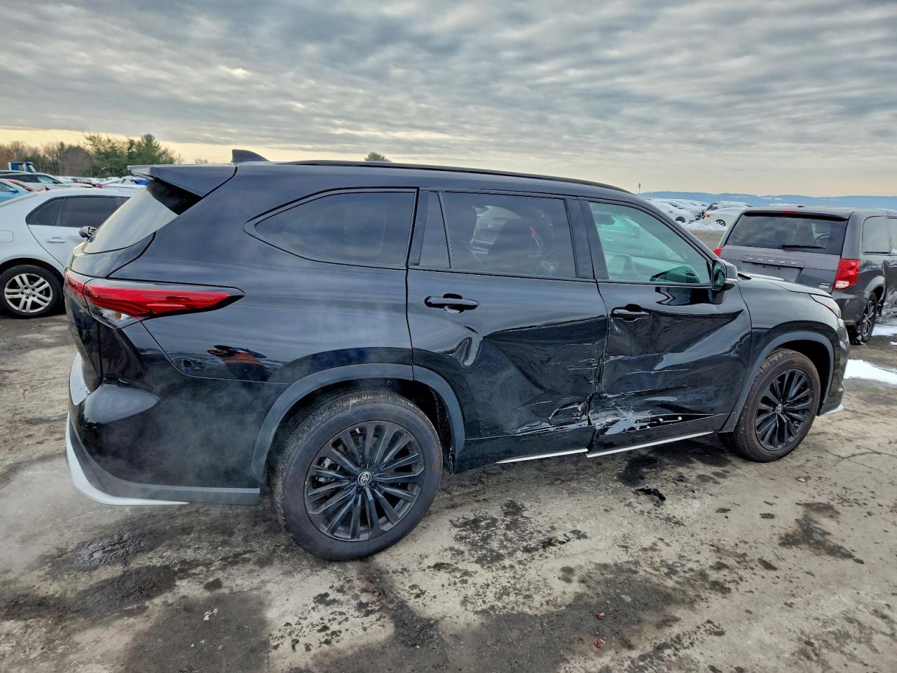 2023 TOYOTA HIGHLANDER L photo 3