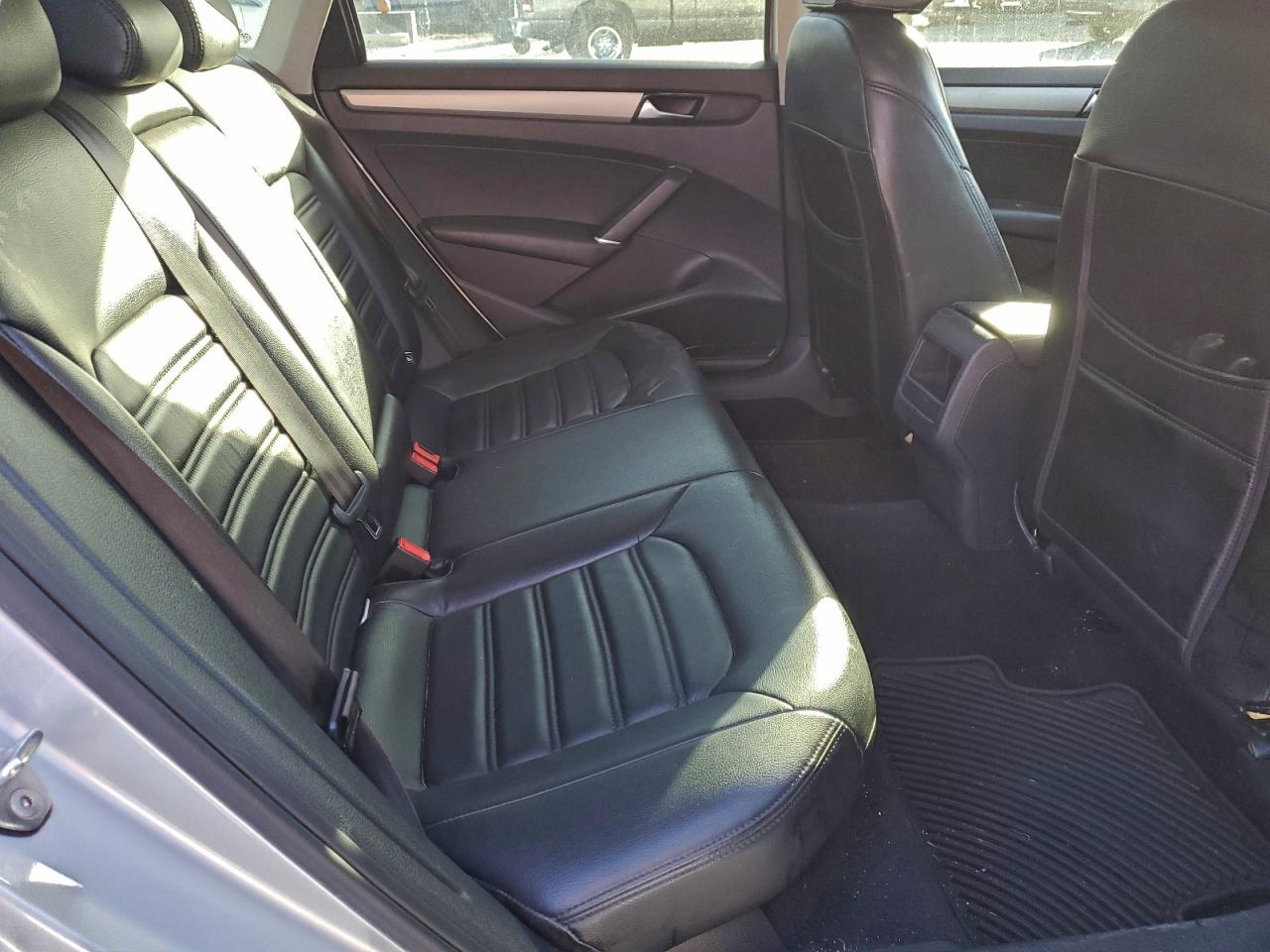 2020 VOLKSWAGEN PASSAT S photo 10