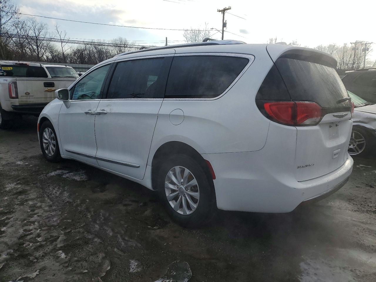 2019 CHRYSLER PACIFICA TOURING L photo 2