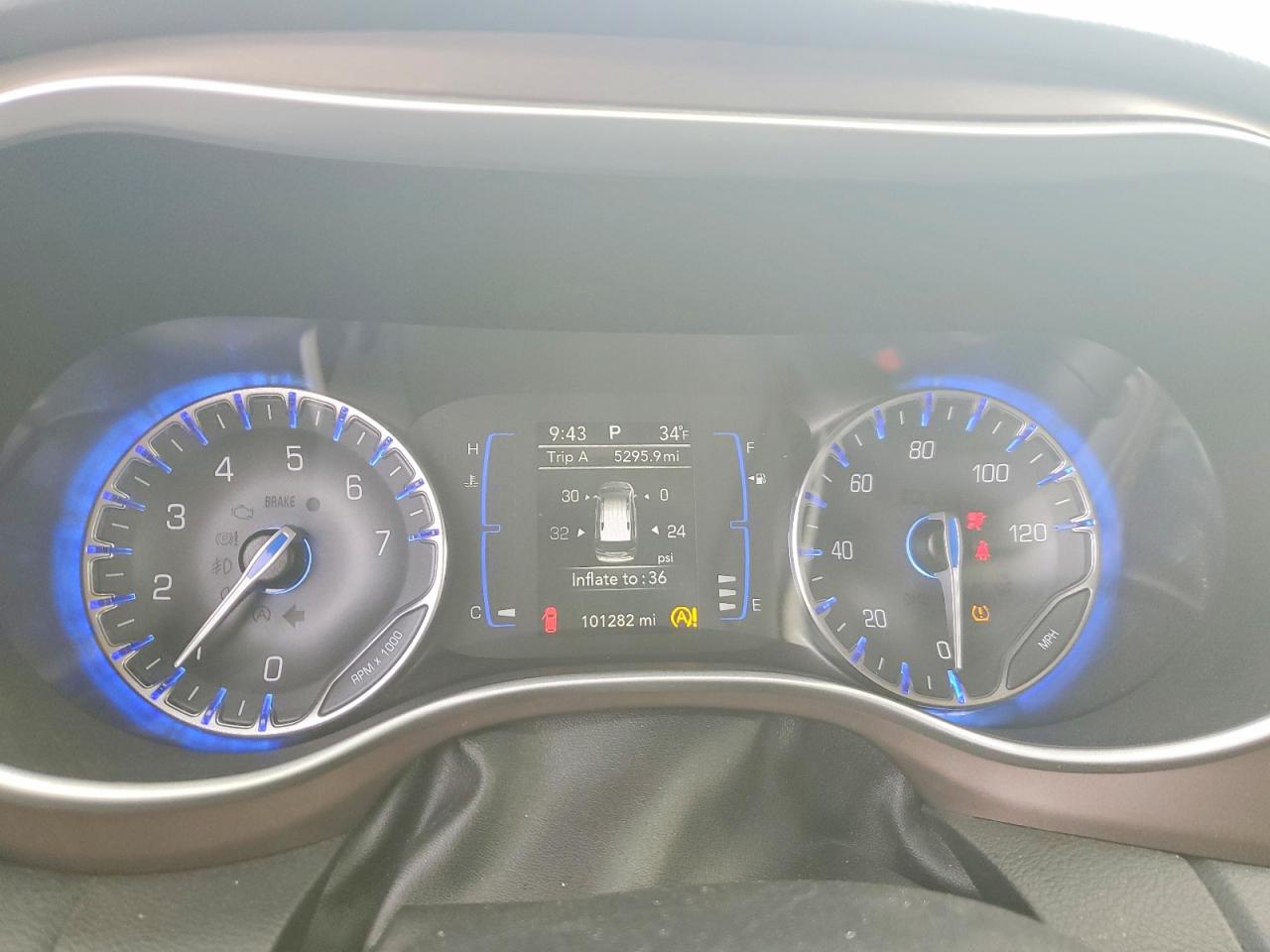 2019 CHRYSLER PACIFICA TOURING L photo 9