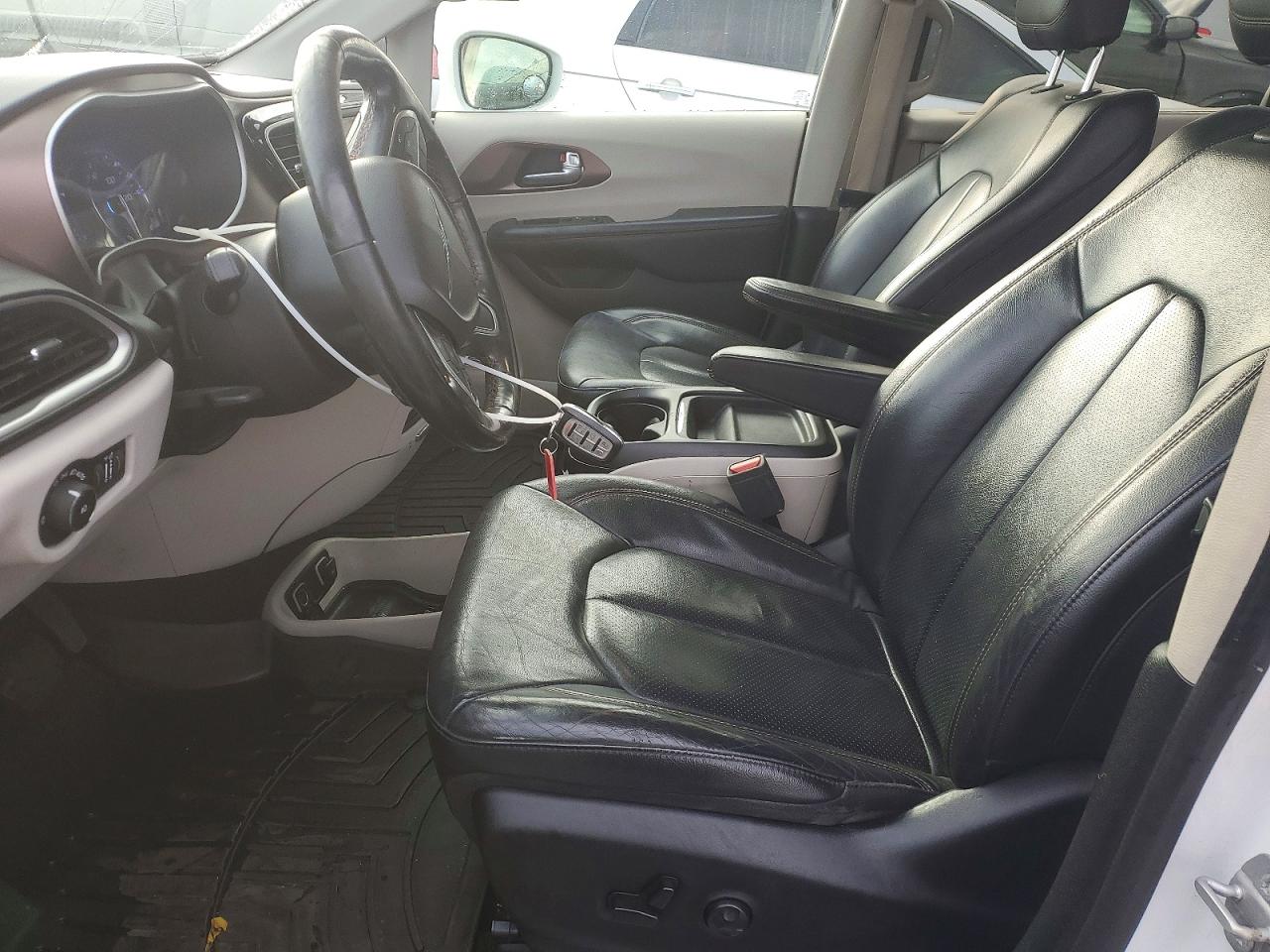 2019 CHRYSLER PACIFICA TOURING L photo 7
