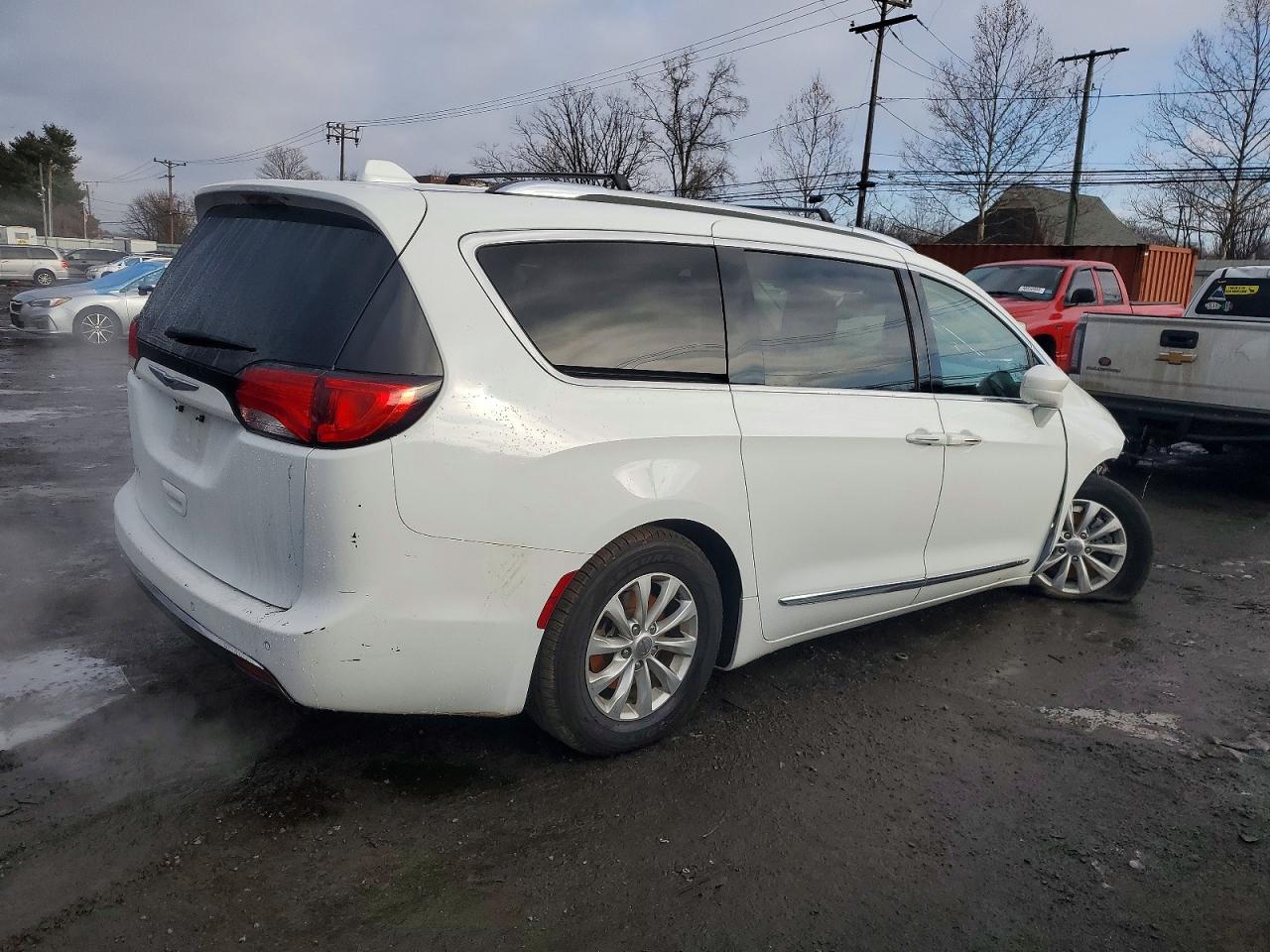 2019 CHRYSLER PACIFICA TOURING L photo 3