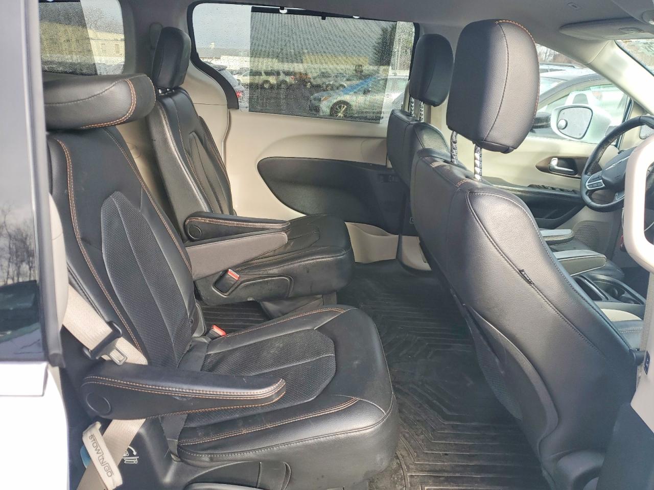 2019 CHRYSLER PACIFICA TOURING L photo 11