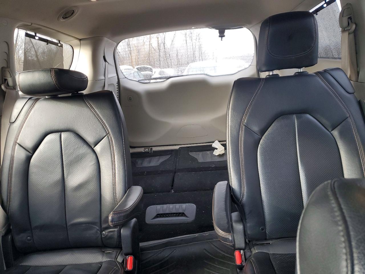 2019 CHRYSLER PACIFICA TOURING L photo 10