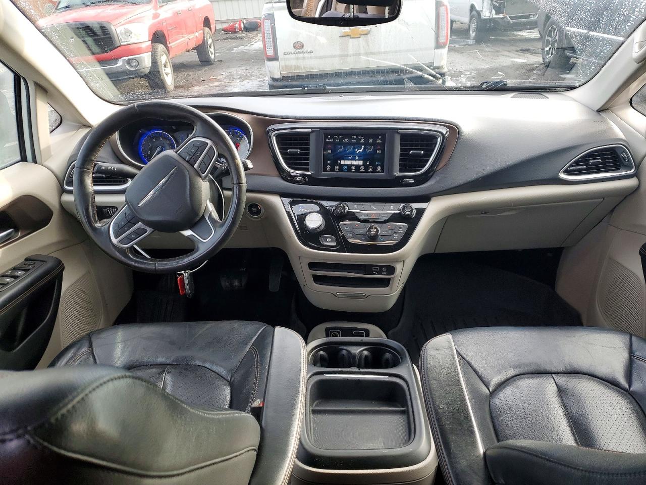 2019 CHRYSLER PACIFICA TOURING L photo 8