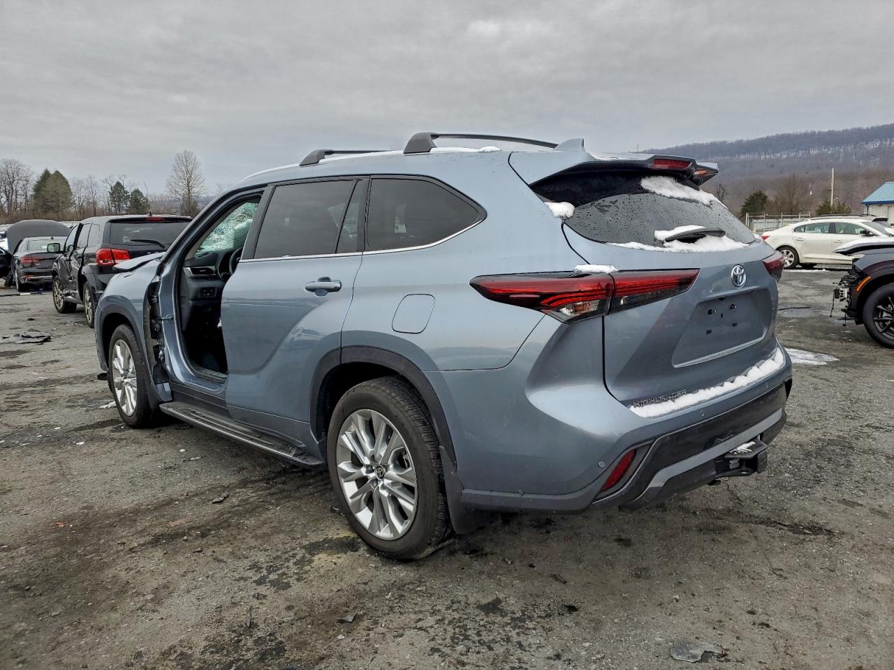 2024 TOYOTA HIGHLANDER HYBRID LIMITED photo 2