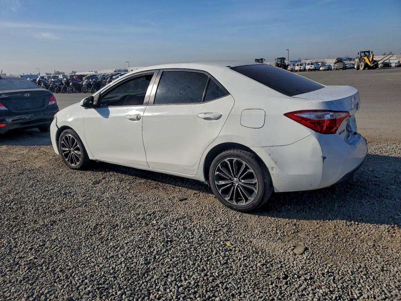 2015 TOYOTA COROLLA L photo 2