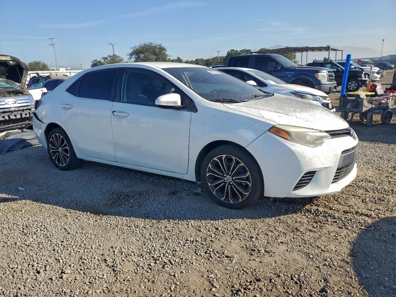 2015 TOYOTA COROLLA L photo 4