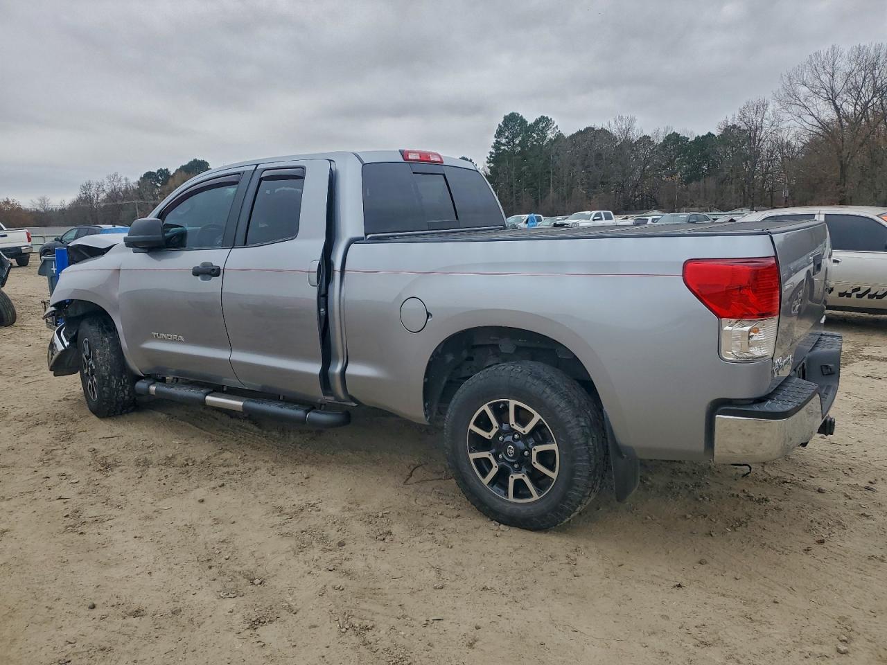 2013 TOYOTA TUNDRA DOUBLE CAB SR5 photo 2
