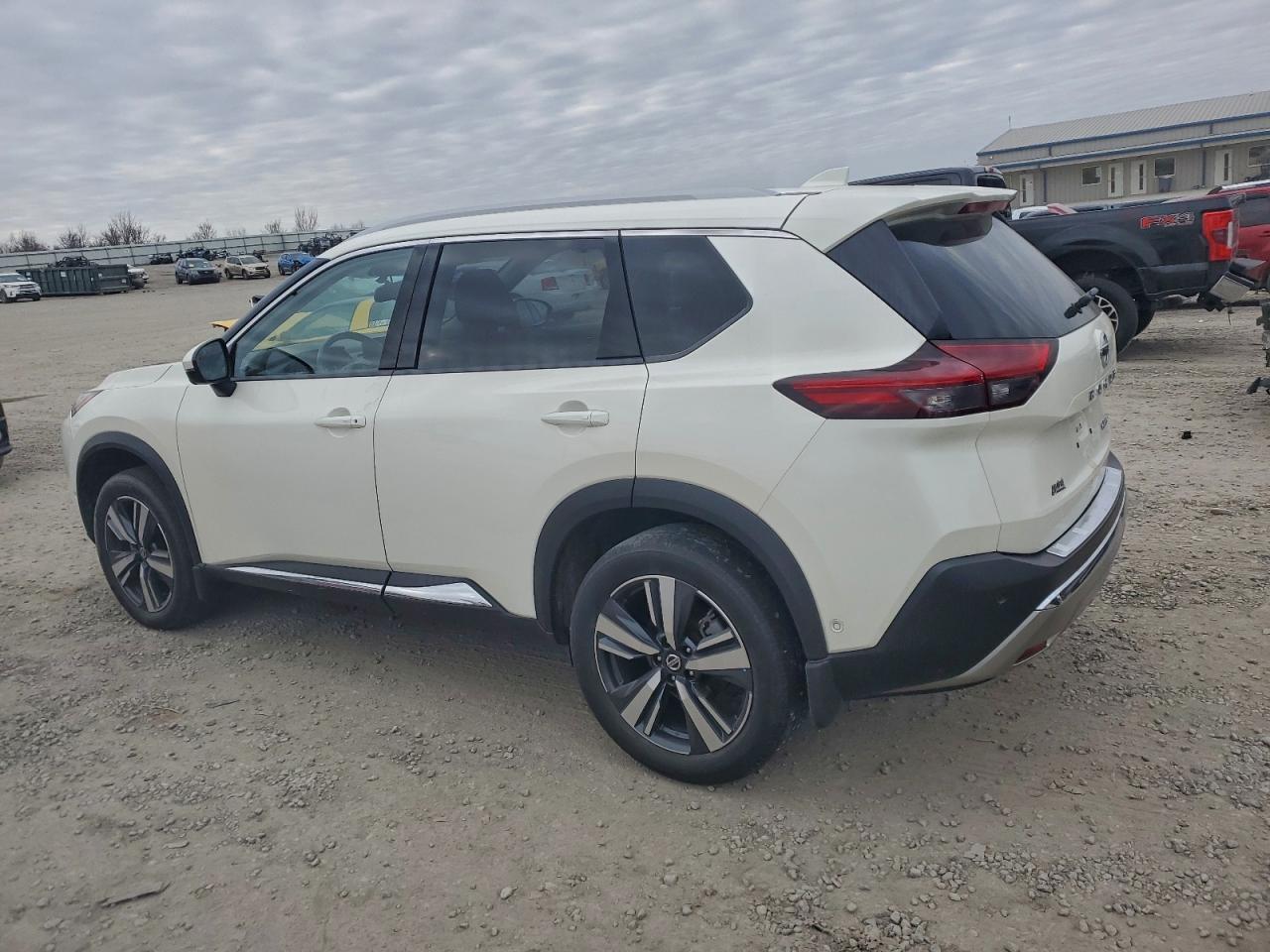 2021 NISSAN ROGUE PLATINUM photo 3