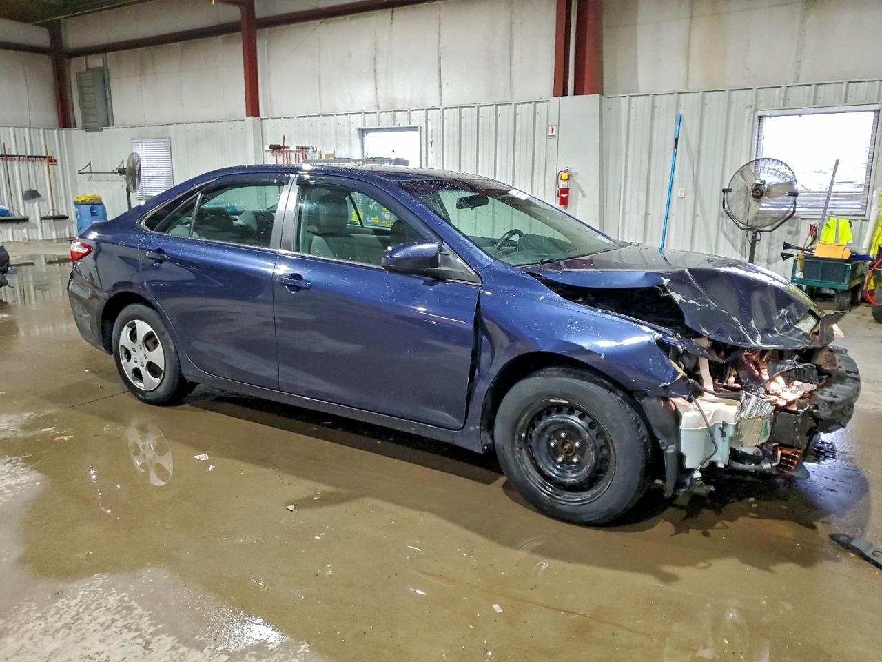 2016 TOYOTA CAMRY LE photo 4