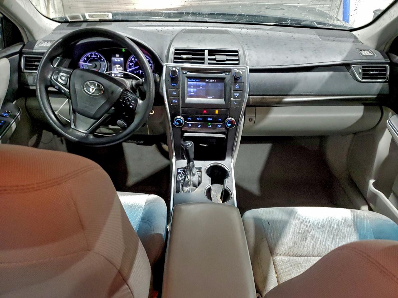 2016 TOYOTA CAMRY LE photo 8