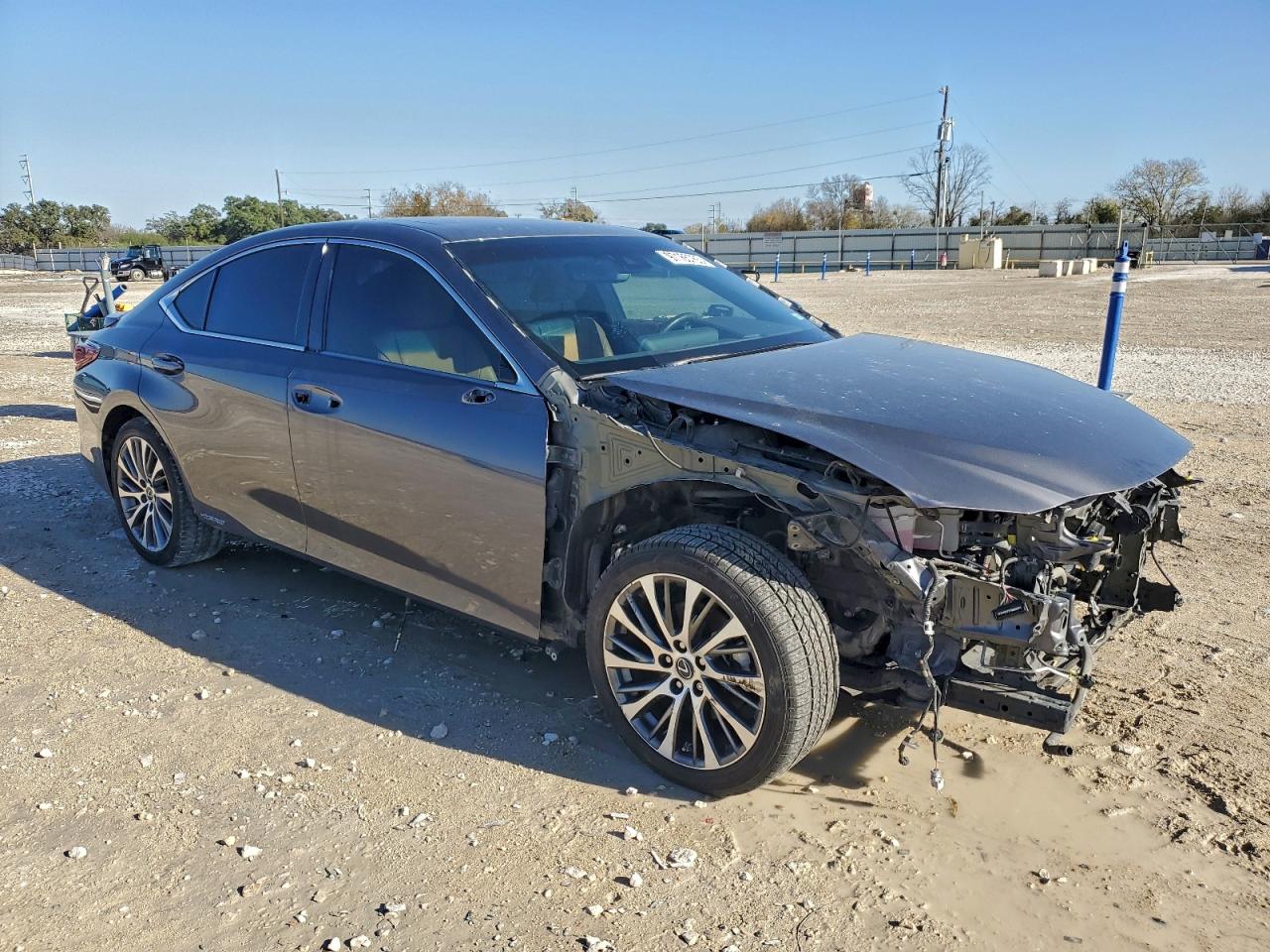 2020 LEXUS ES 300H photo 4