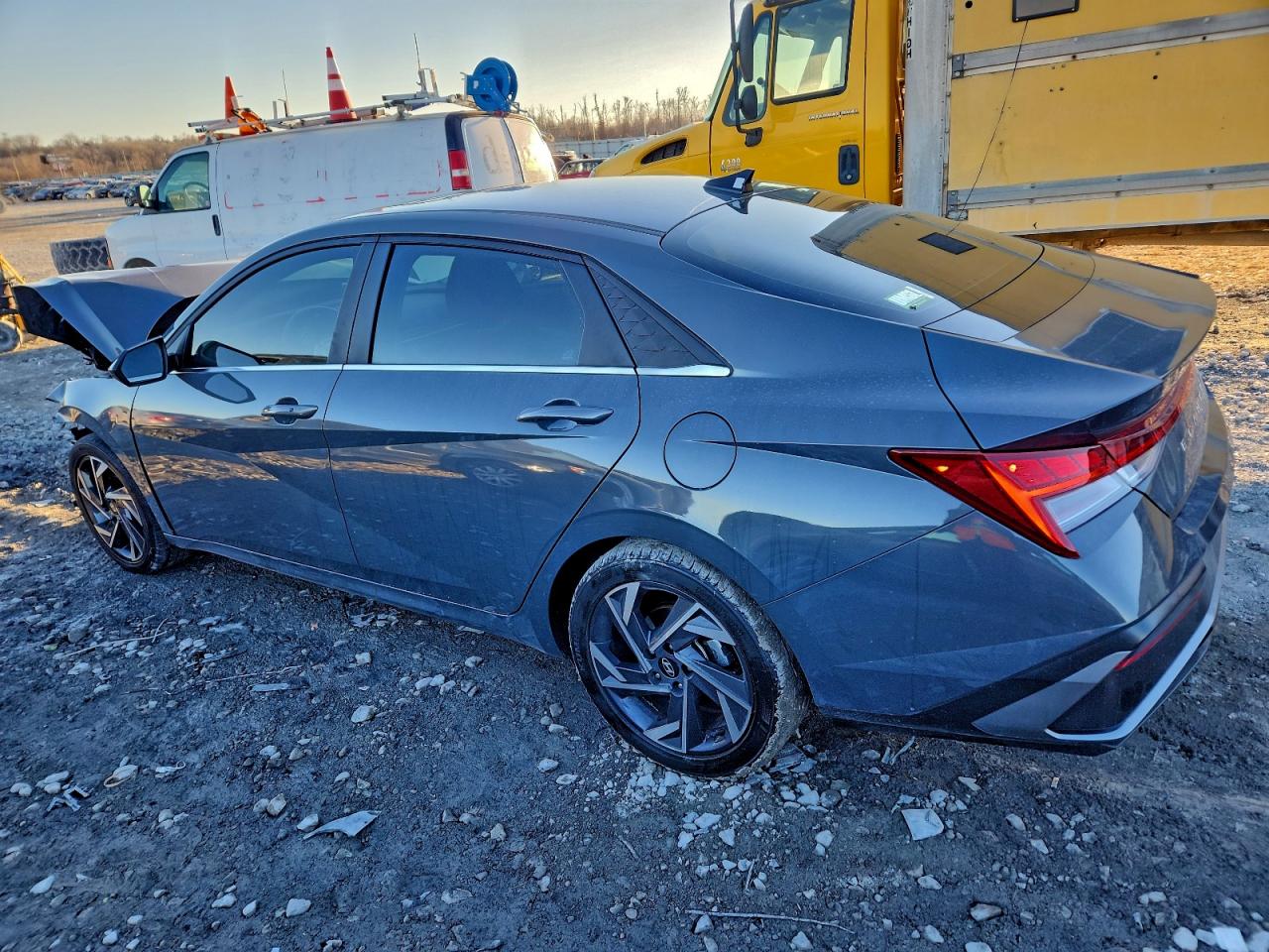 2024 HYUNDAI ELANTRA SEL photo 2