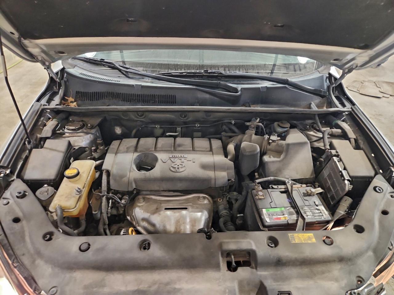 2011 TOYOTA RAV4 photo 11