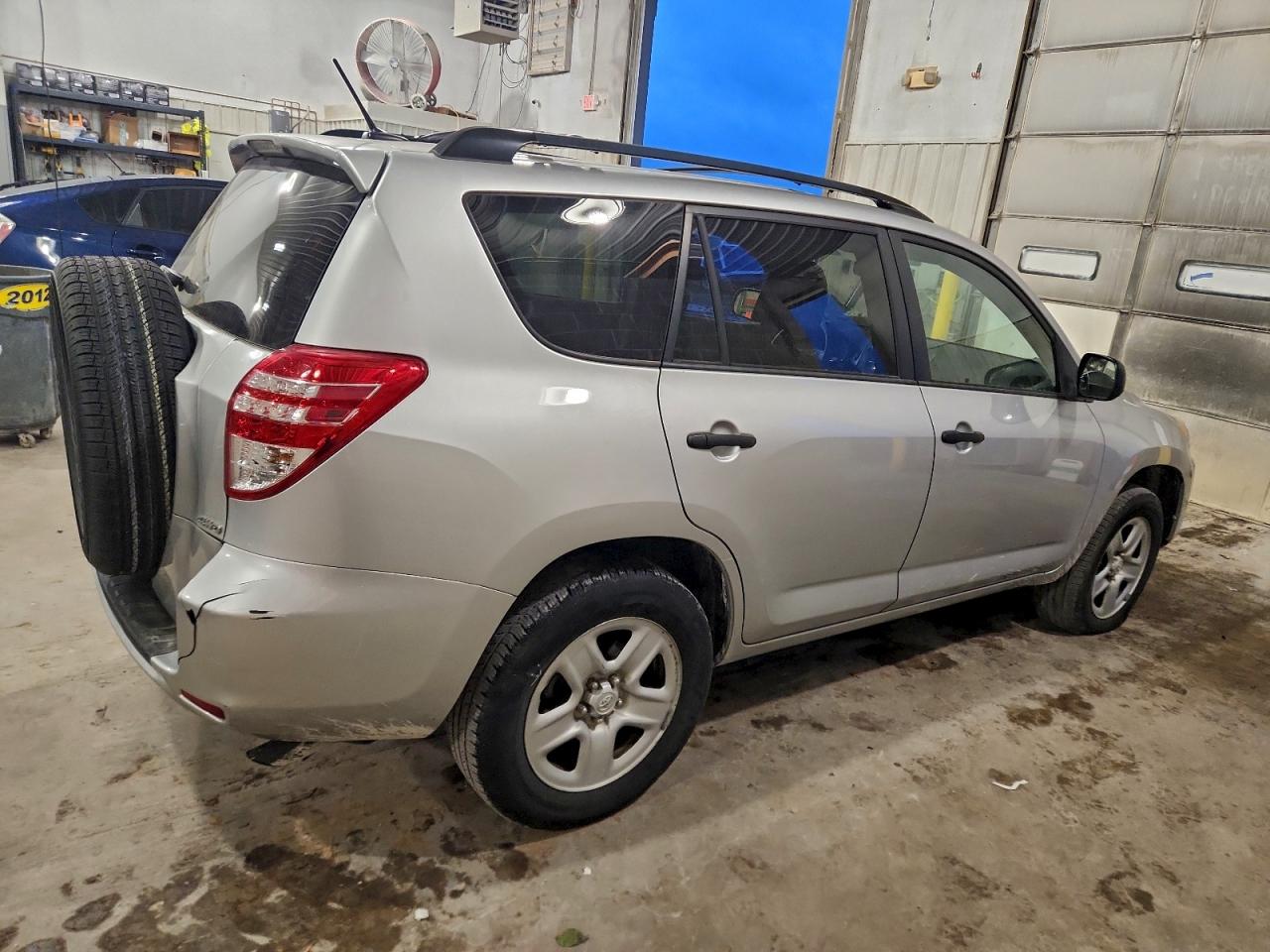 2011 TOYOTA RAV4 photo 3