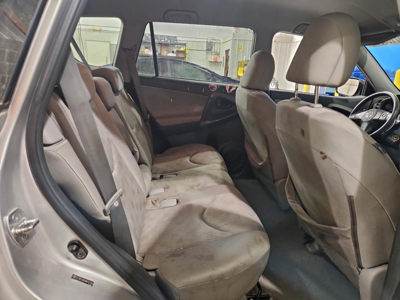 2011 TOYOTA RAV4 photo 10