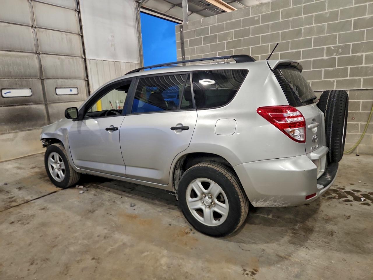 2011 TOYOTA RAV4 photo 2