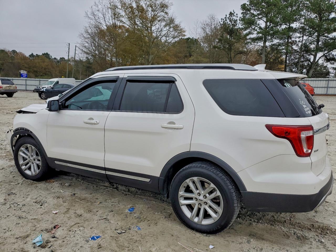 2017 FORD EXPLORER XLT photo 2