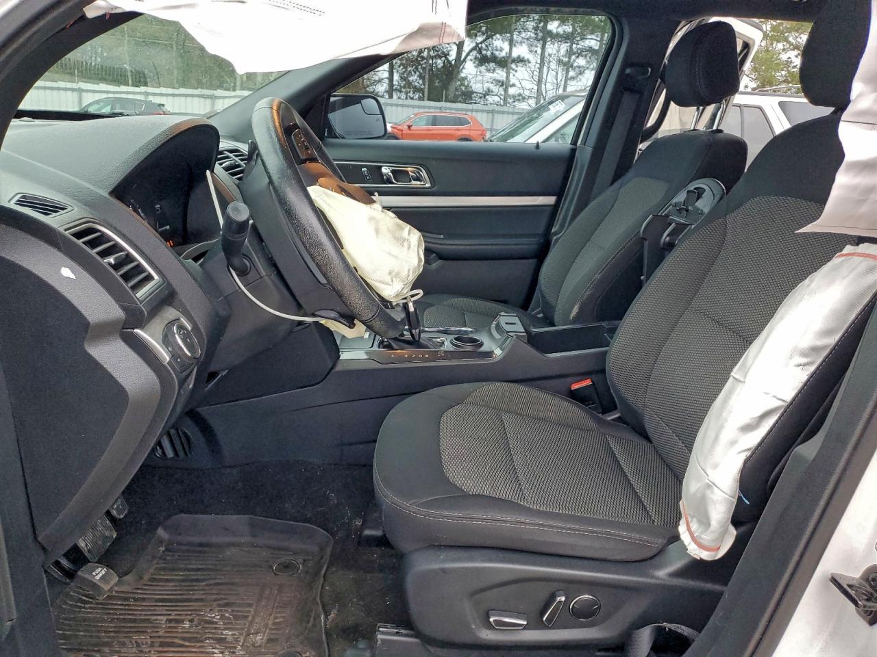 2017 FORD EXPLORER XLT photo 7
