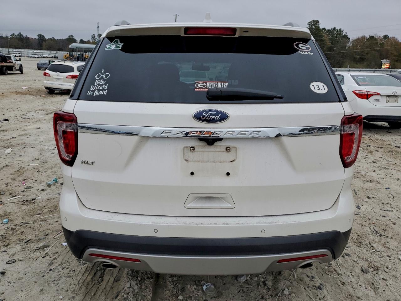 2017 FORD EXPLORER XLT photo 6