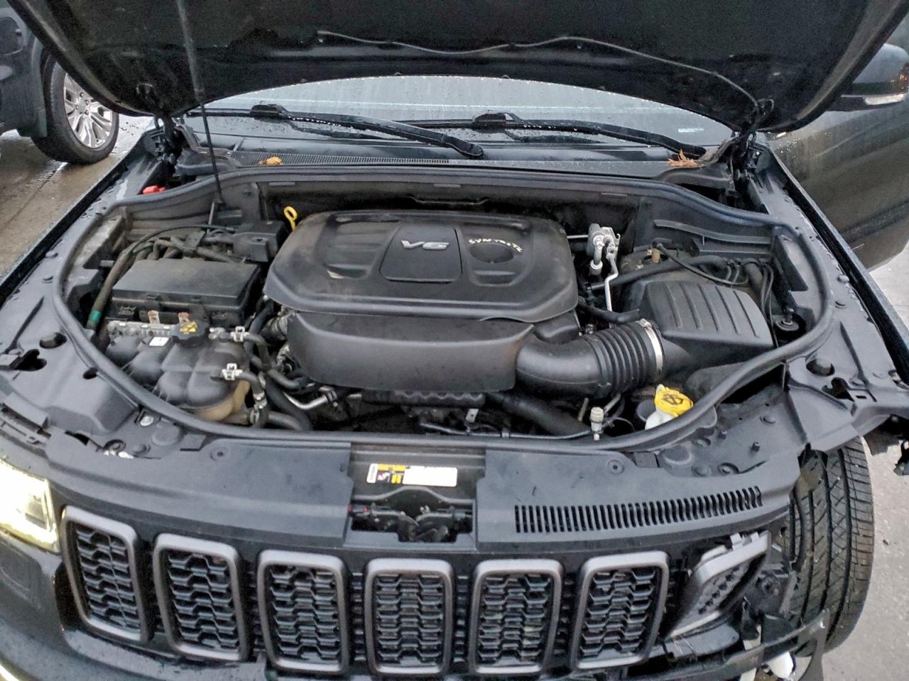 2018 JEEP GRAND CHEROKEE OVERLAND photo 12