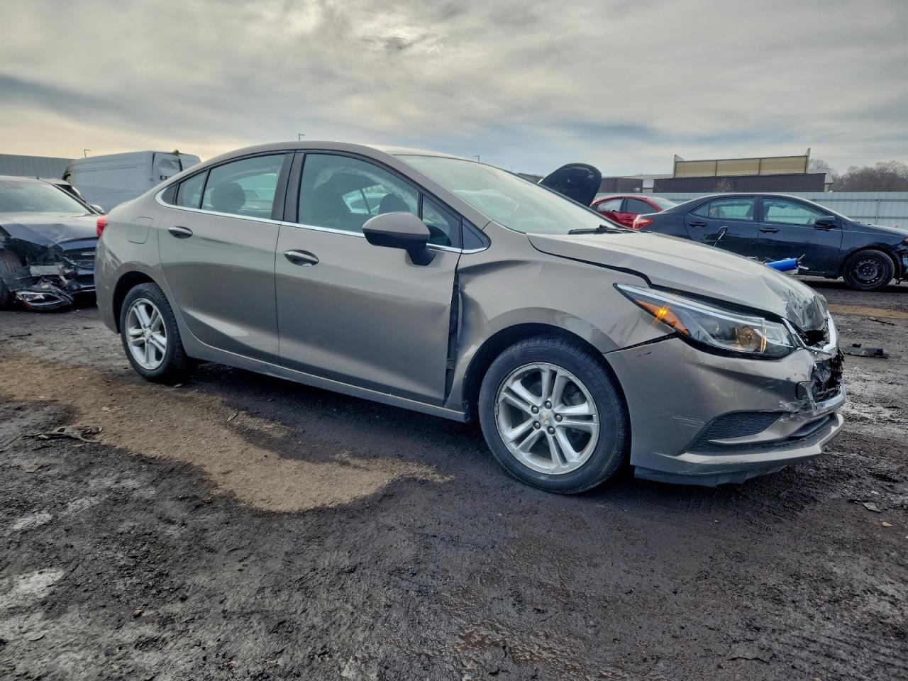2017 CHEVROLET CRUZE LT photo 4