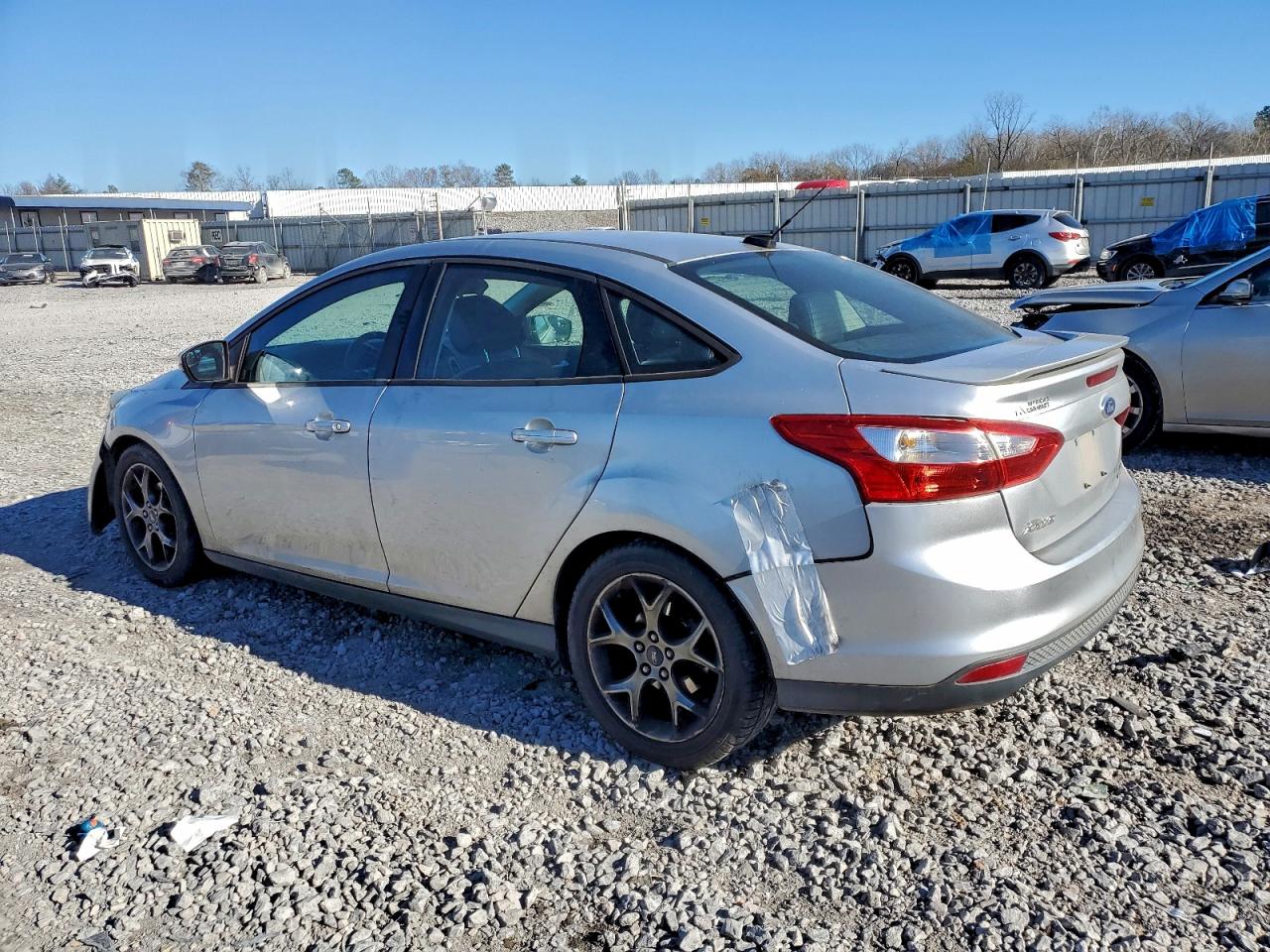 2014 FORD FOCUS SE photo 2