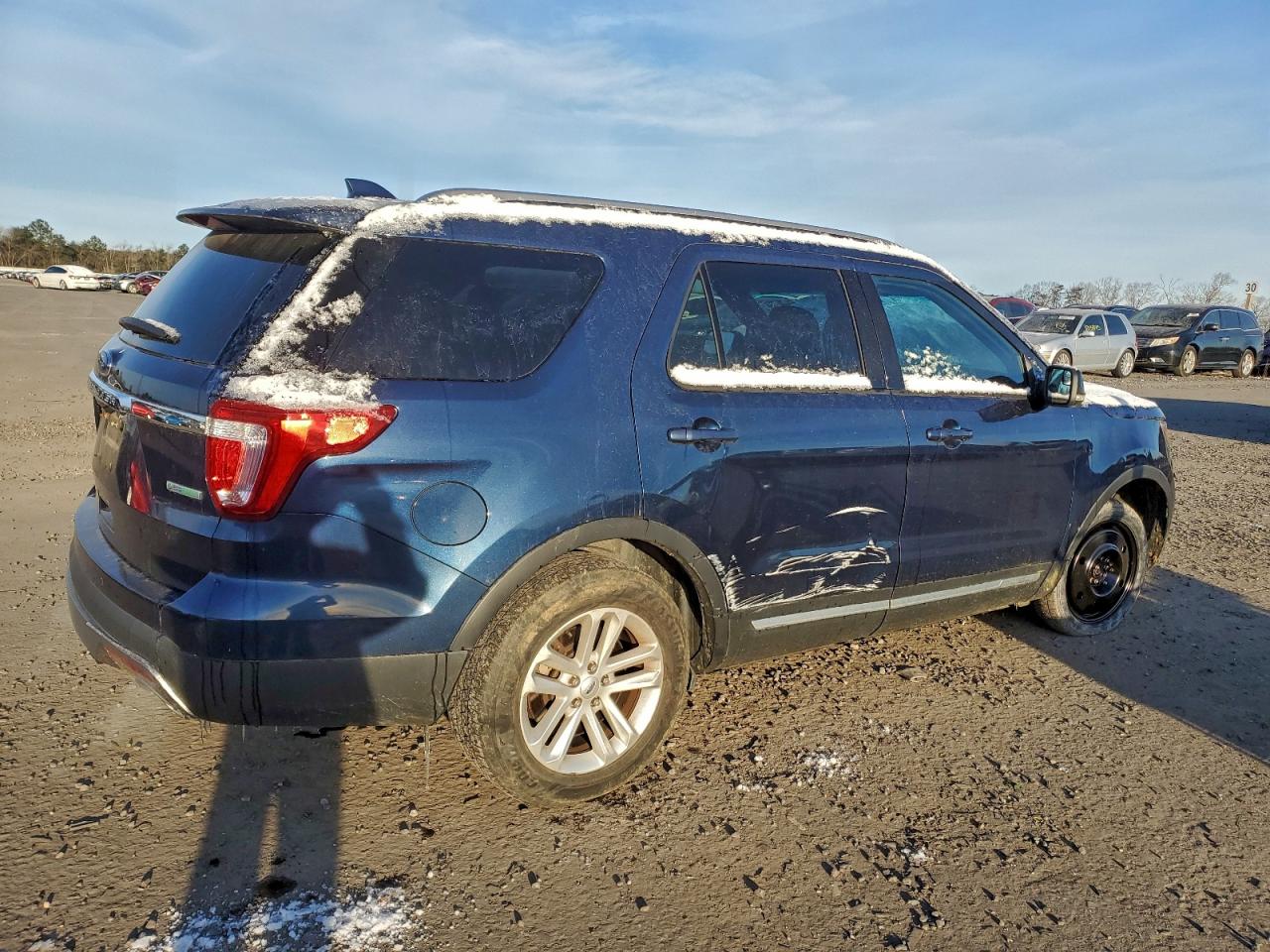 2016 FORD EXPLORER XLT photo 3