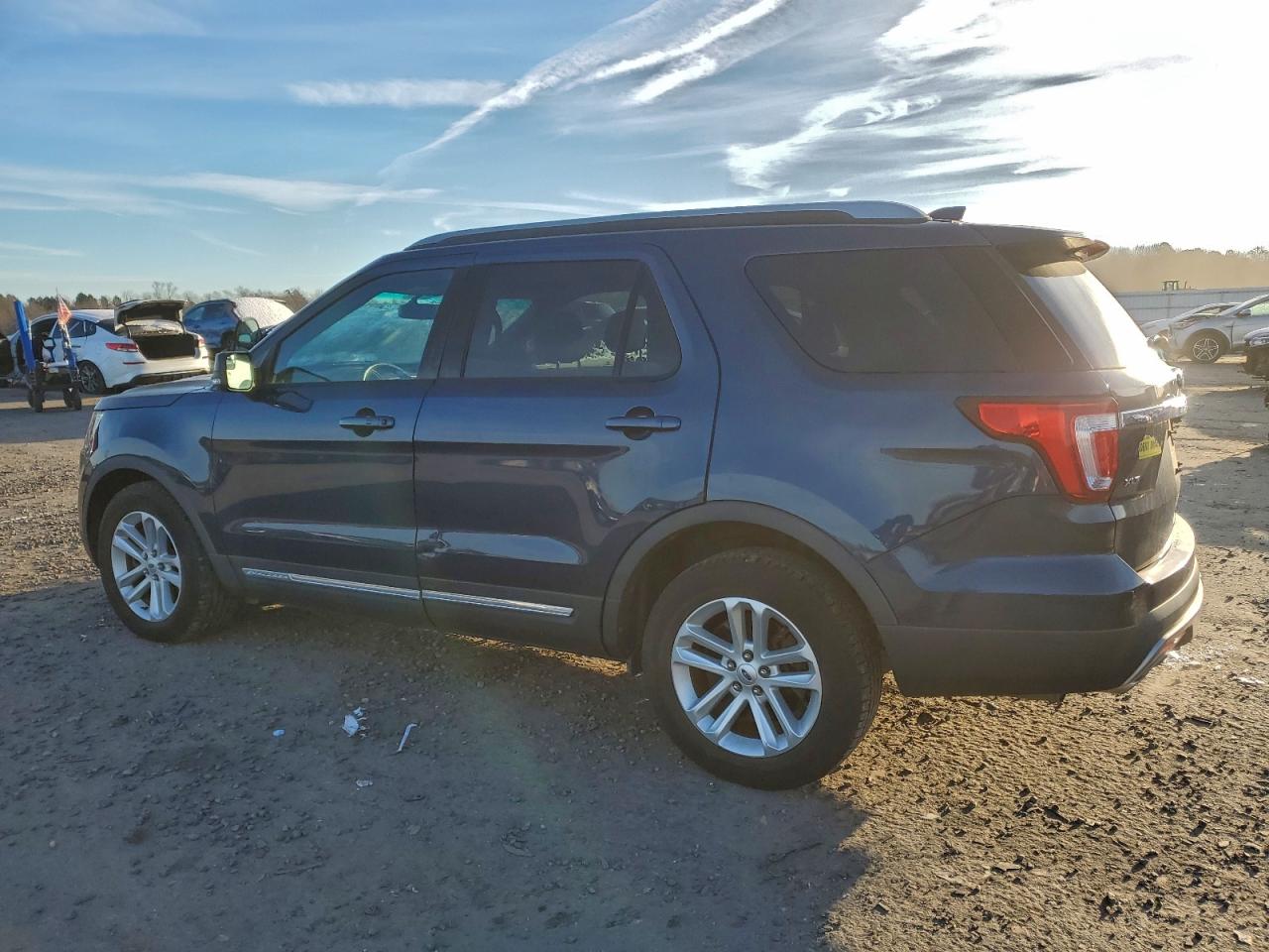 2016 FORD EXPLORER XLT photo 2