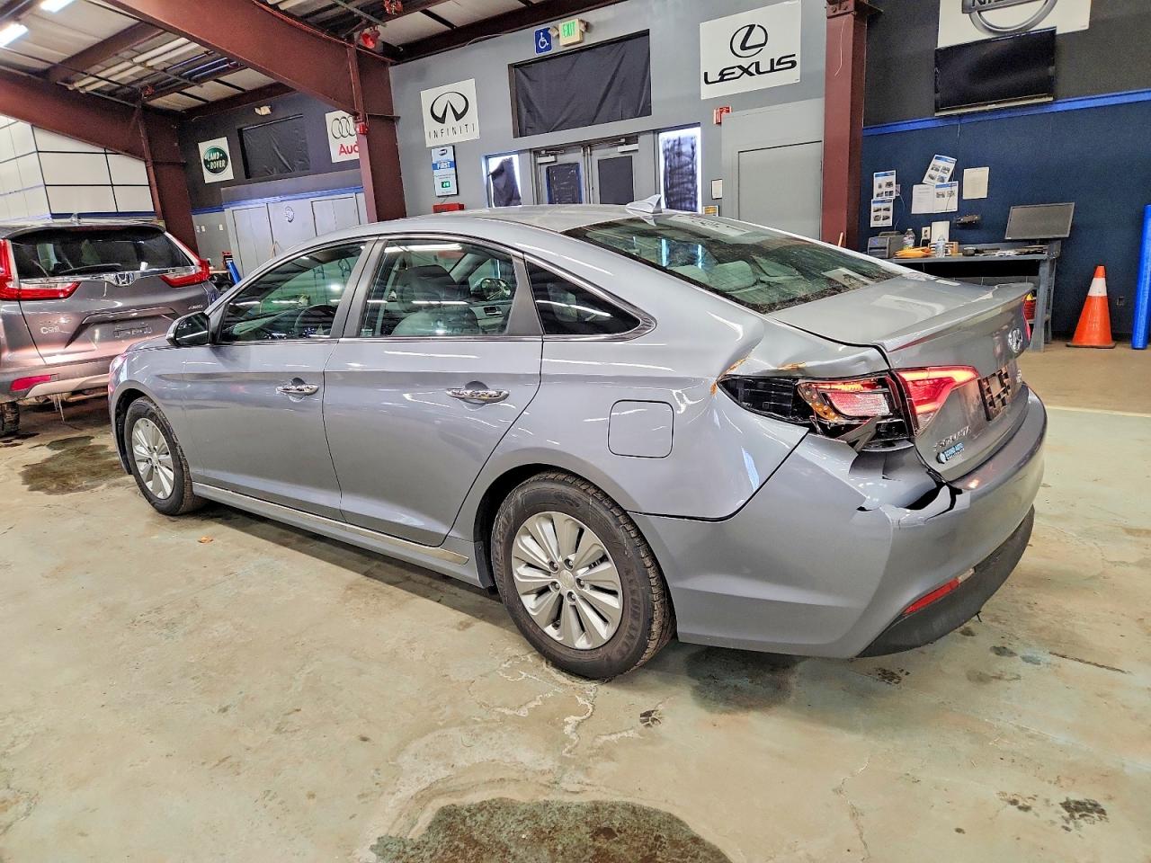 2016 HYUNDAI SONATA HYBRID photo 2
