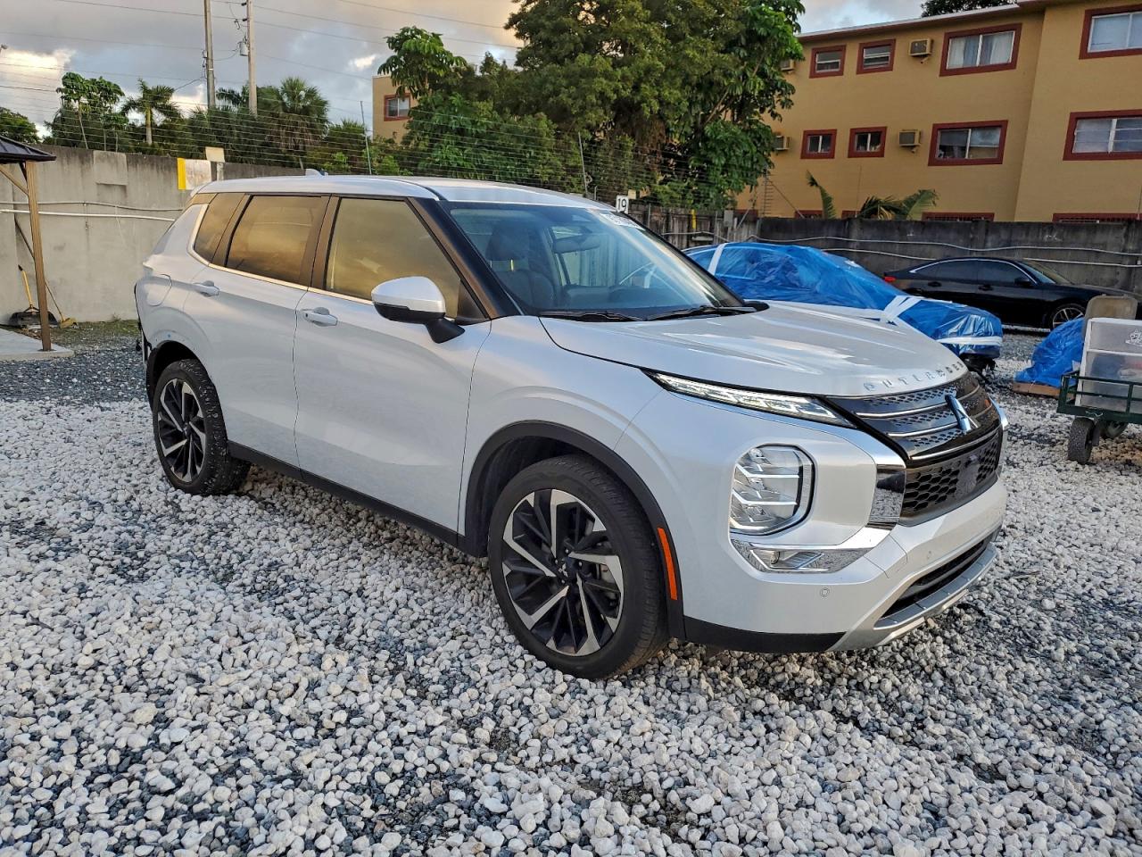 2024 MITSUBISHI OUTLANDER SE photo 7