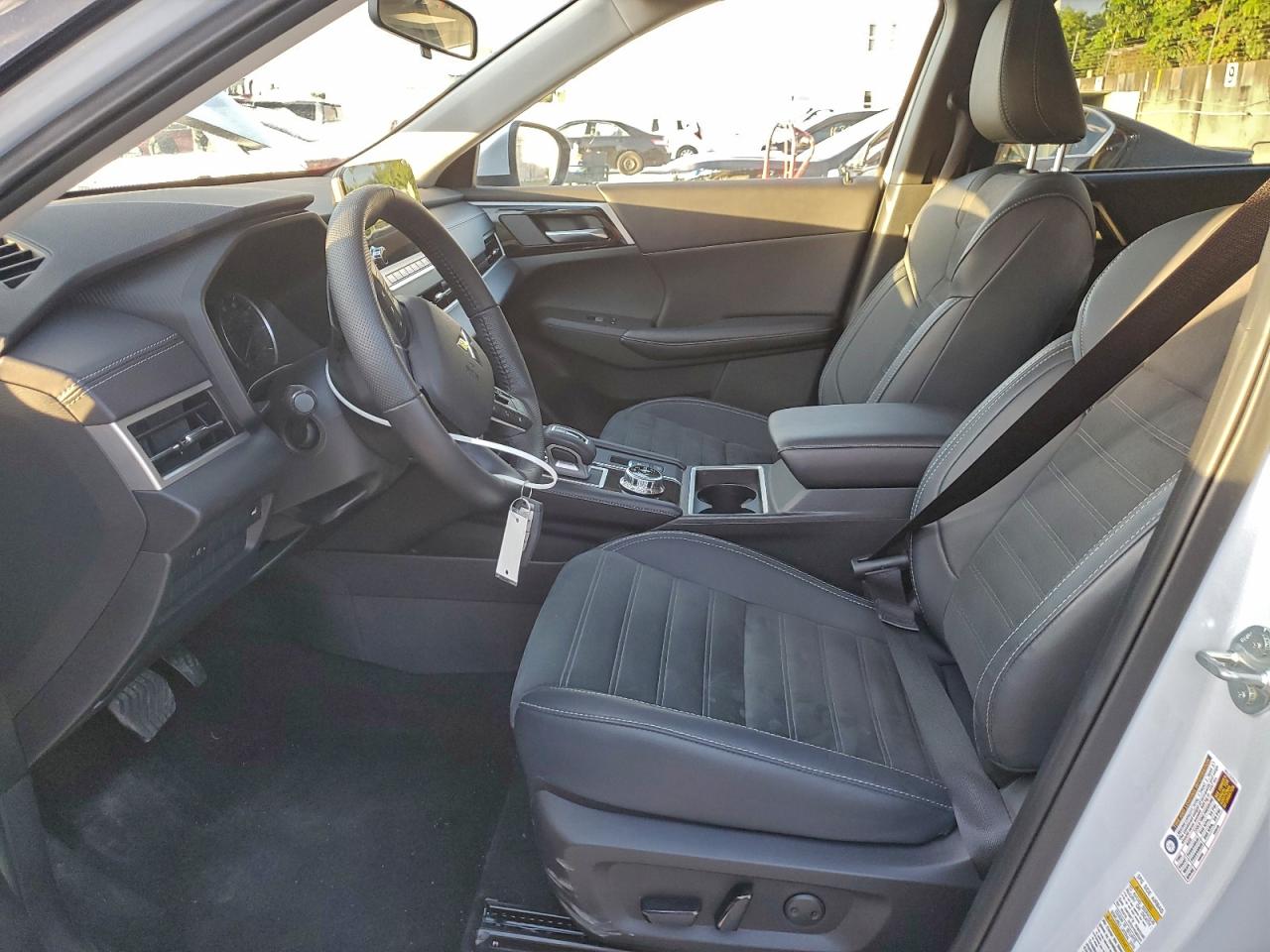 2024 MITSUBISHI OUTLANDER SE photo 13