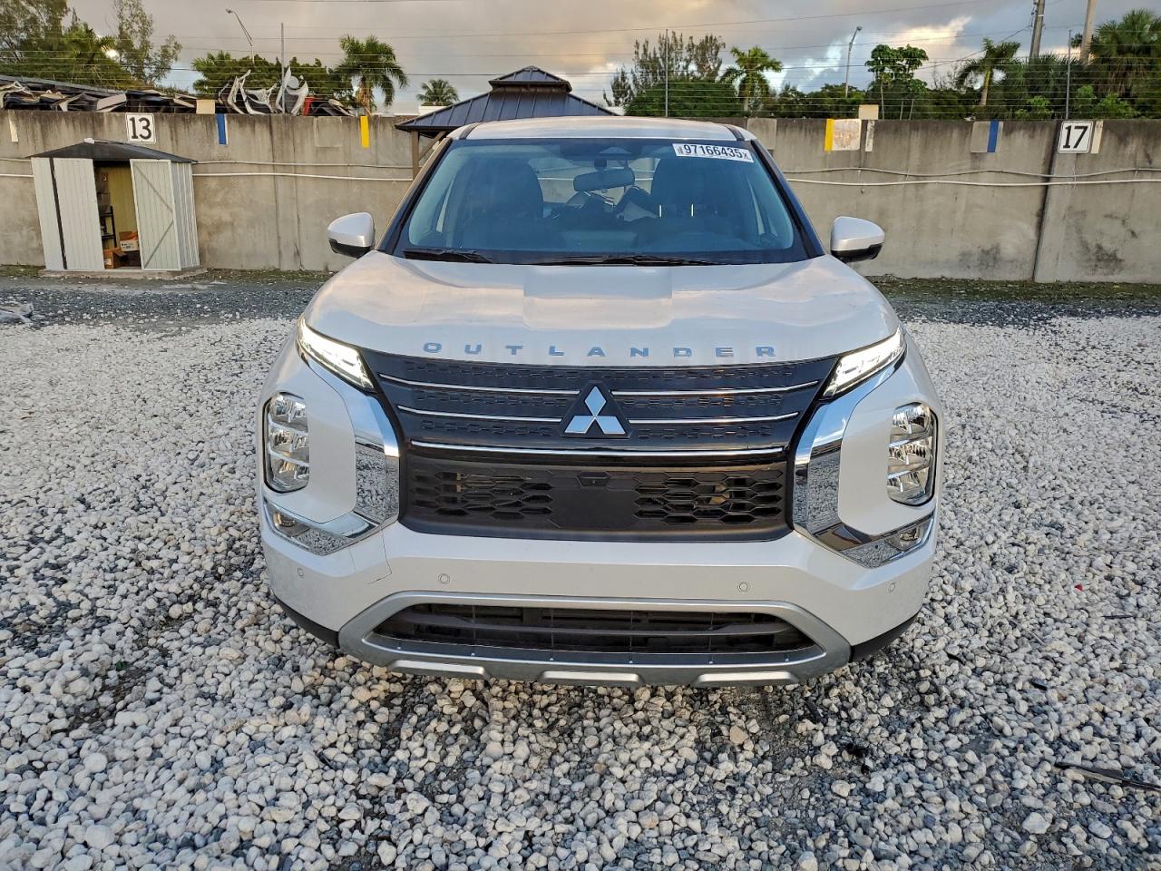 2024 MITSUBISHI OUTLANDER SE photo 9