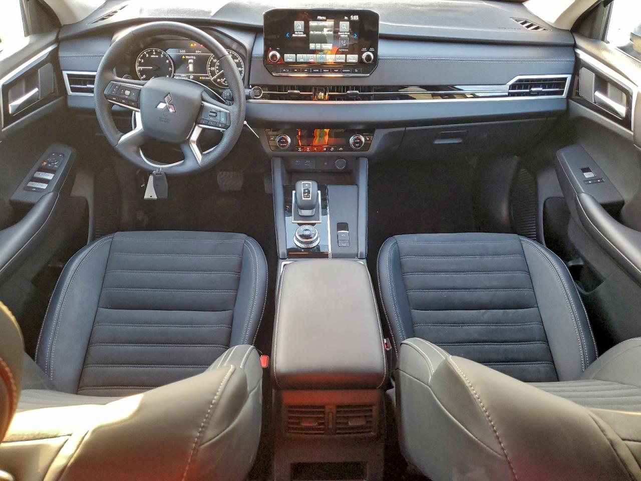 2024 MITSUBISHI OUTLANDER SE photo 15
