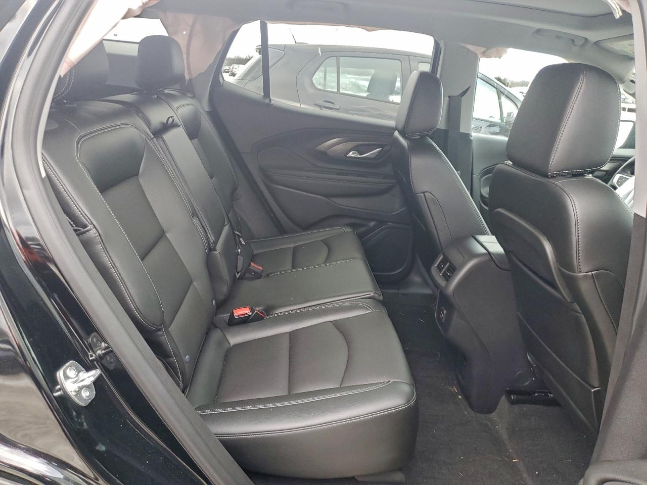 2024 GMC TERRAIN SLT photo 11