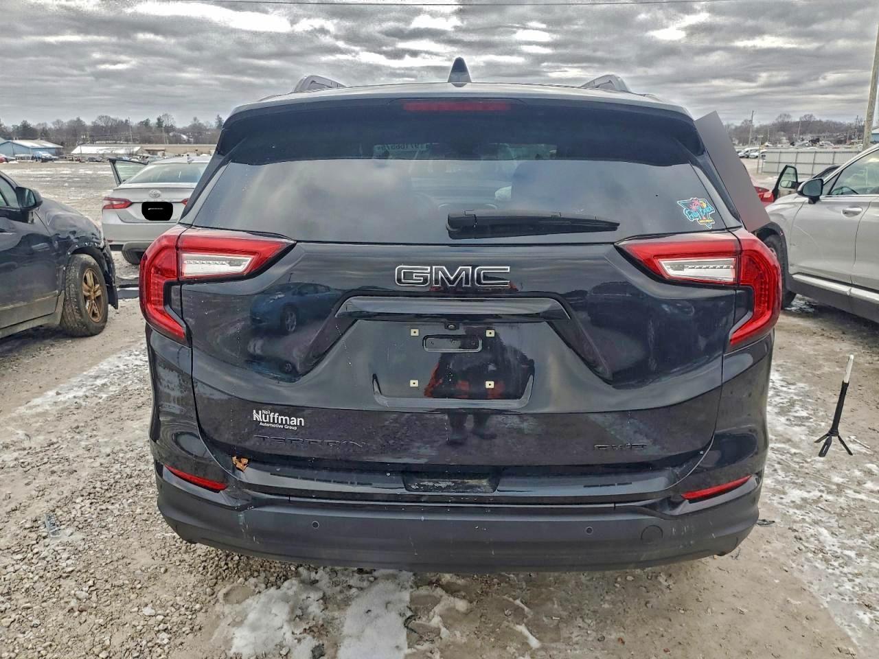 2024 GMC TERRAIN SLT photo 6