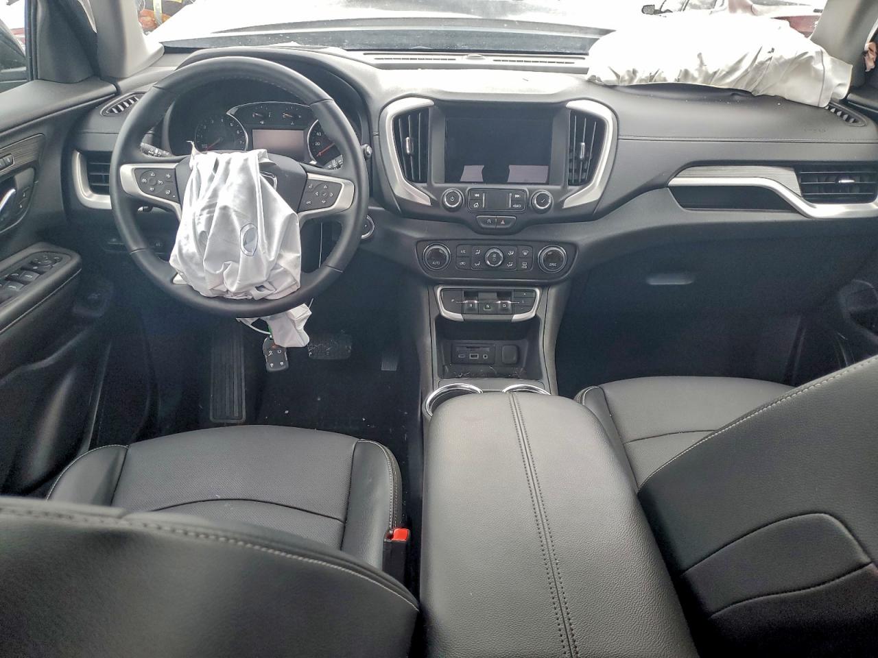 2024 GMC TERRAIN SLT photo 8
